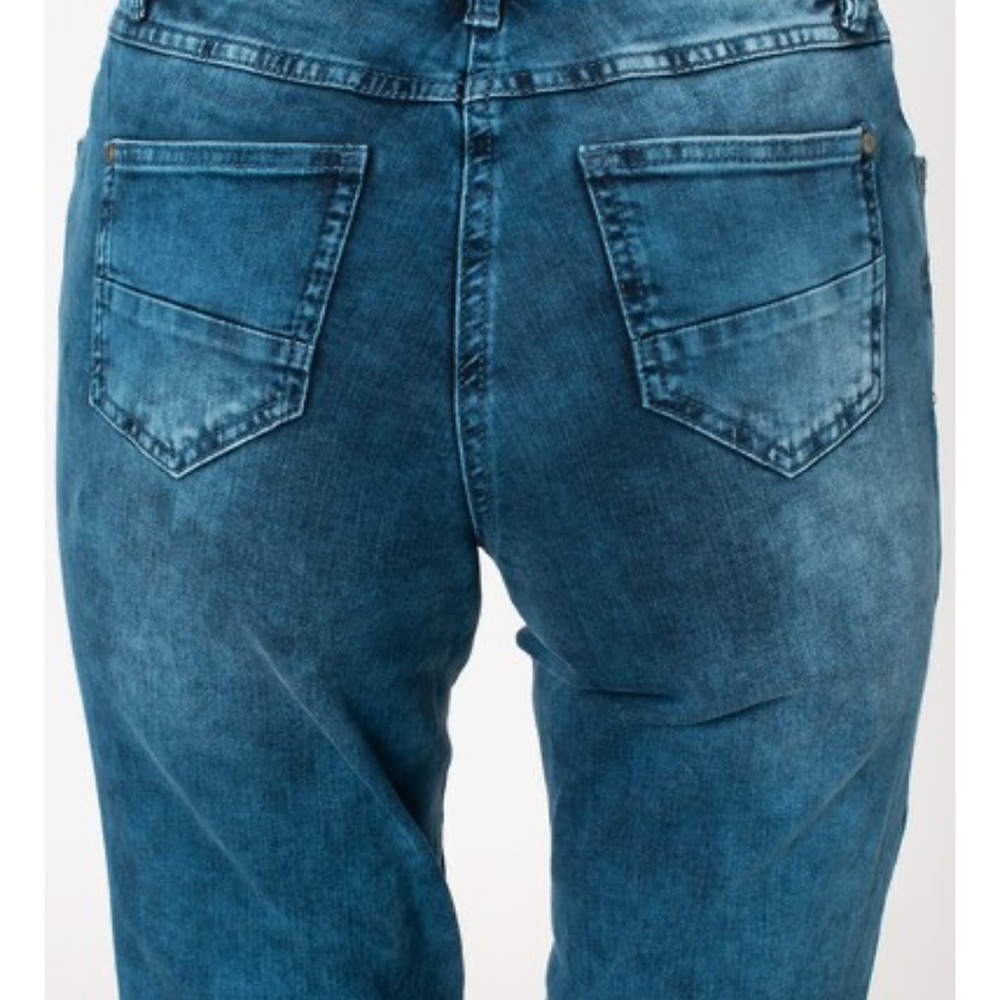 Woman’s ZOne NWT size 12 bedazzled Jeans